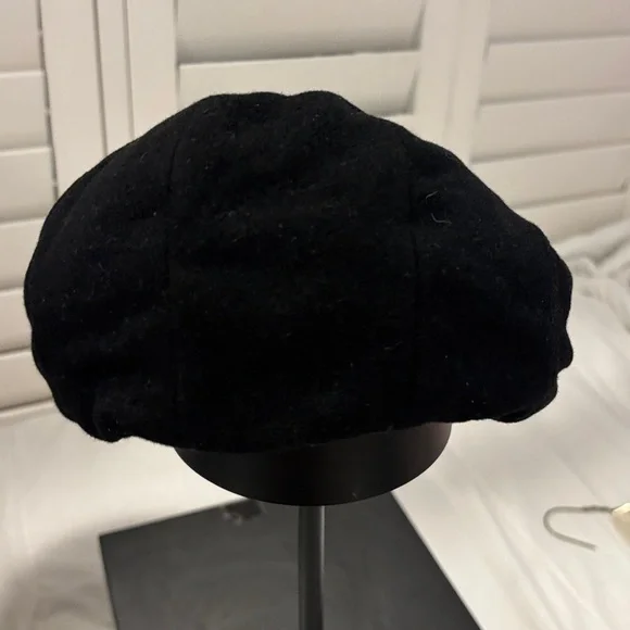 Classic Black Flat Cap - Picture 4 of 5